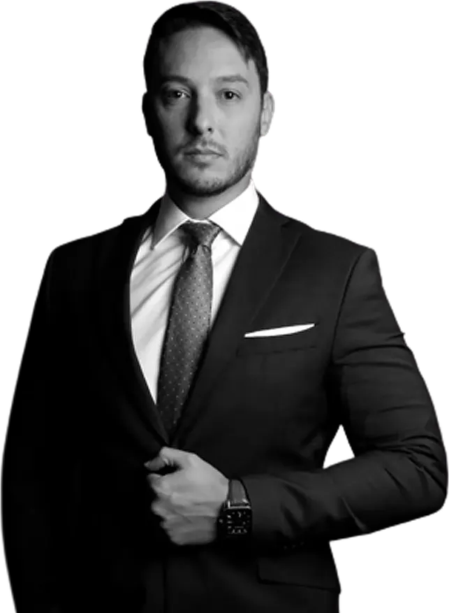 Clênio Denardini Pereira, de terno escuro, em retrato em preto e branco